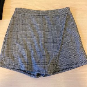 Grey plaid skort